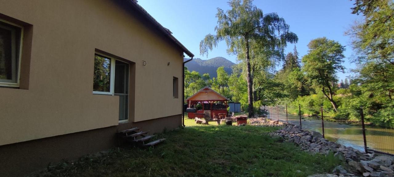 Olt-Part Vendeghaz Hotell BaileTusnad Exteriör bild