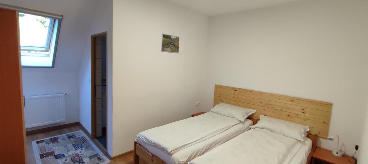 Olt-Part Vendeghaz Hotell BaileTusnad Exteriör bild